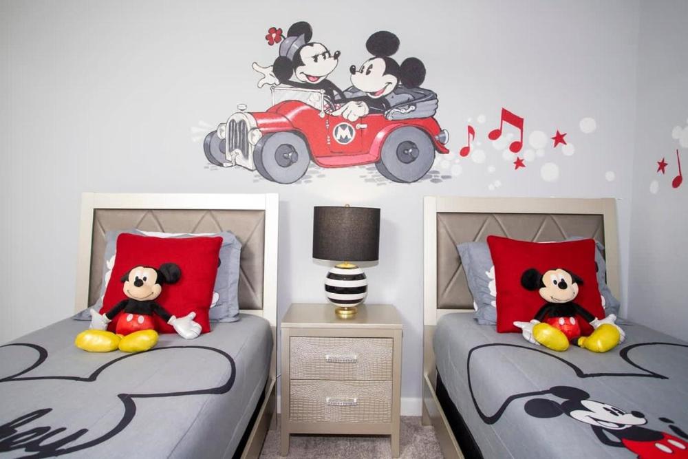 Ravishing Four Bd w/ Pool Close to Disney 4947